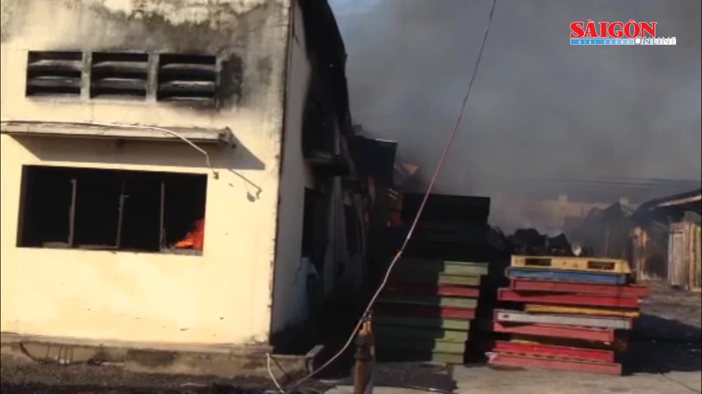 Cháy nhà xưởng công ty dệt may tại KCN Biên Hòa