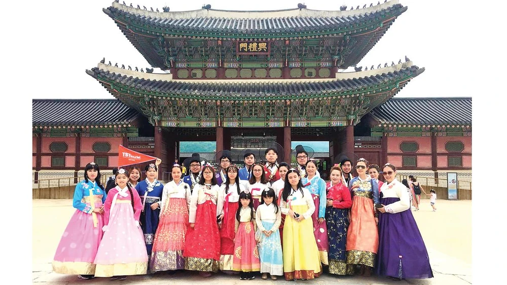 Đoàn khách TST tourist du ngoạn Hàn Quốc