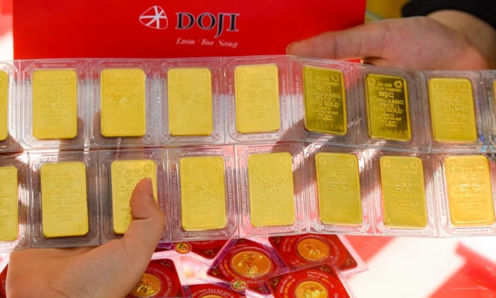 Giá vàng bán ra tại DOJI sáng đầu tuần đã chạm mốc 71 triệu đồng/lượng.