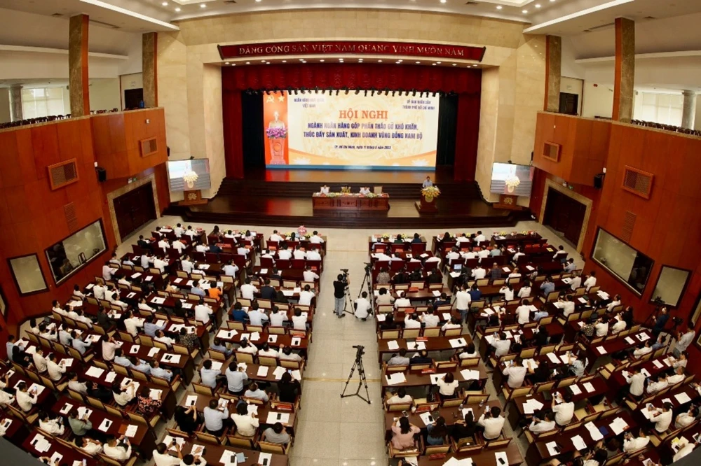 Hội nghị giải pháp tín dụng thúc đẩy sản xuất, kinh doanh vùng Đông Nam Bộ diễn ra tại TPHCM chiều 11-5.