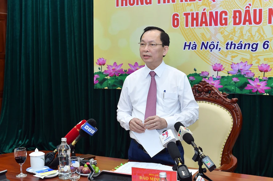 Phó Thống đốc thường trực NHNN Đào Minh Tú phát biểu tại họp báo.