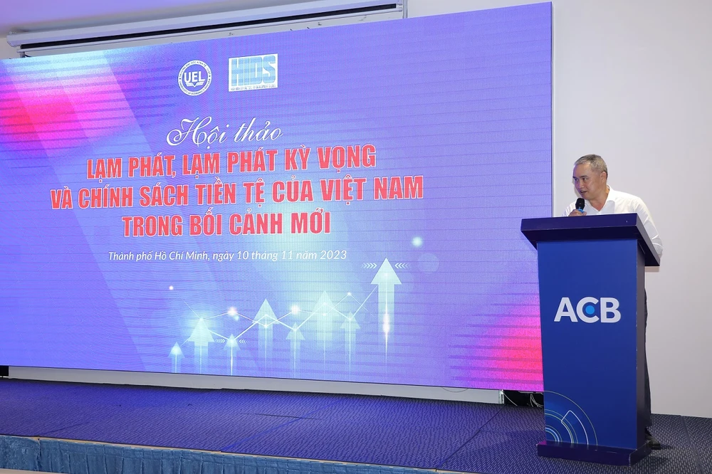 Ông Nguyễn Đức Lệnh, Phó giám đốc Ngân hàng Nhà nước Việt Nam chi nhánh TPHCM phát biểu tại hội thảo.