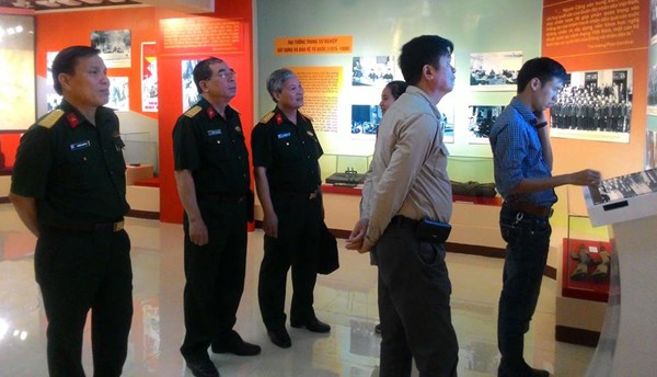 Visitors visit the exhibition. (photo: Sggp)