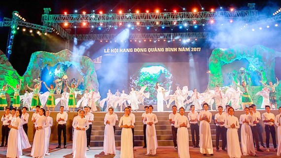 The special art performance themed “Kingdom of caves- Magnificent and Legendary” in Quang Binh (Photo: Sggp)