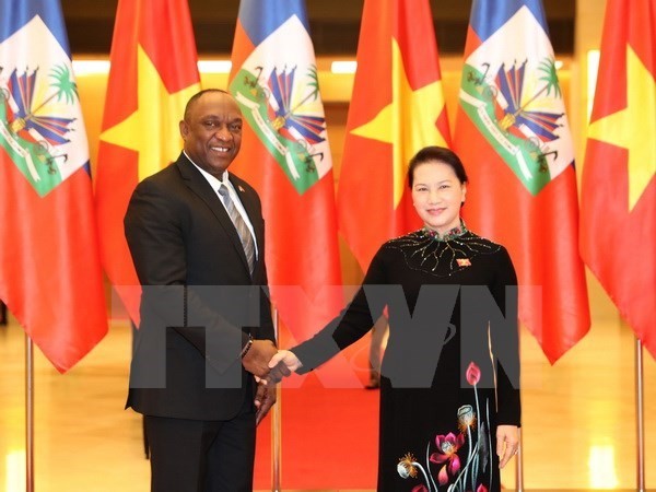 National Assembly Chairwoman Nguyen Thi Kim Ngan (R) and President of the Senate of Haiti Youri Latortue (Source: VNA)
