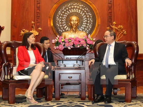 Secretary of the HCM City Party Committee Nguyen Thien Nhan ​(R) and Sherry S. Boger, General Director of Intel Products Vietnam (Source: VNA)