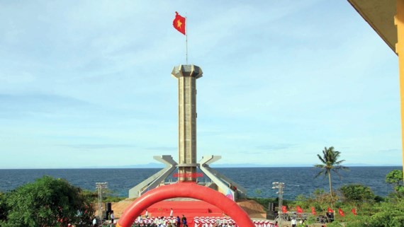 Flagpole is inaugurated on island off Quang Tri province. (Photo: Sggp)