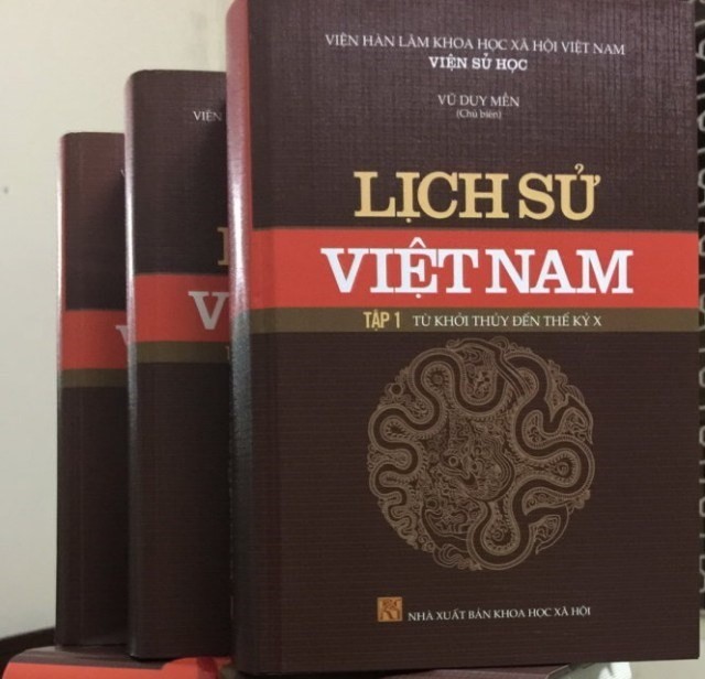 The 15-episode collection Lich Su Viet Nam is now available at bookstores at the prize of nearly 5 million VND (222 USD) (Photo: daibieunhandan.vn)