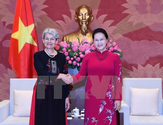 National Assembly Chairwoman Nguyen Thi Kim Ngan (R) welcomes UNESCO Director General Irina Bokova (Photo: VNA)