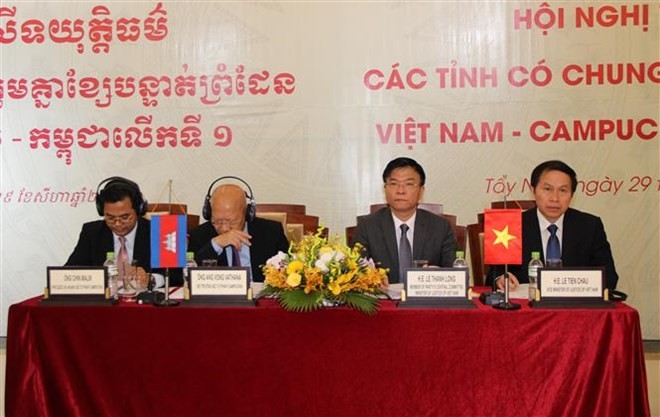 Justice Ministries' officials of Vietnam and Cambodia at the conference (Photo: VNA)