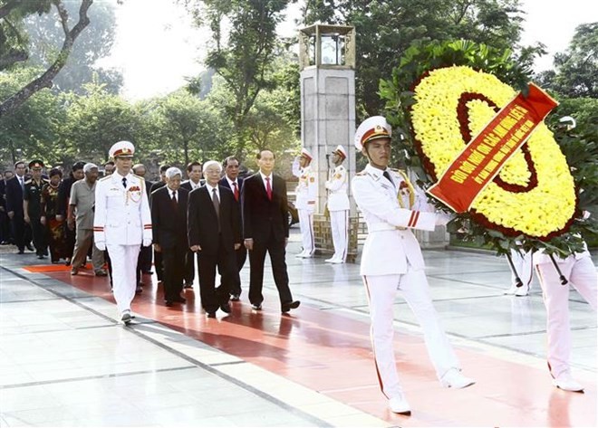 National leaders pay tribute to late leader, martyrs on National Day (Photo: VNA)
