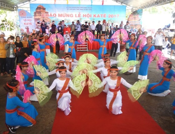 A traditional dance performance of Cham people in the festival