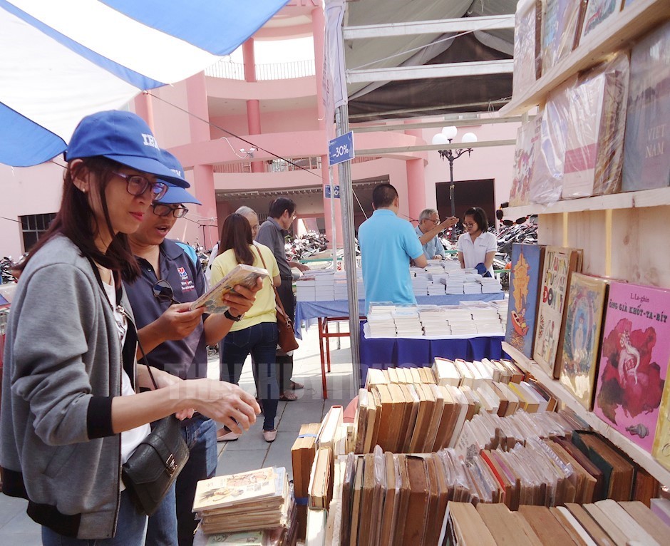 Russian book week in Nguyen Van Binh Book street (Photo: hcmcpv.org.vn)