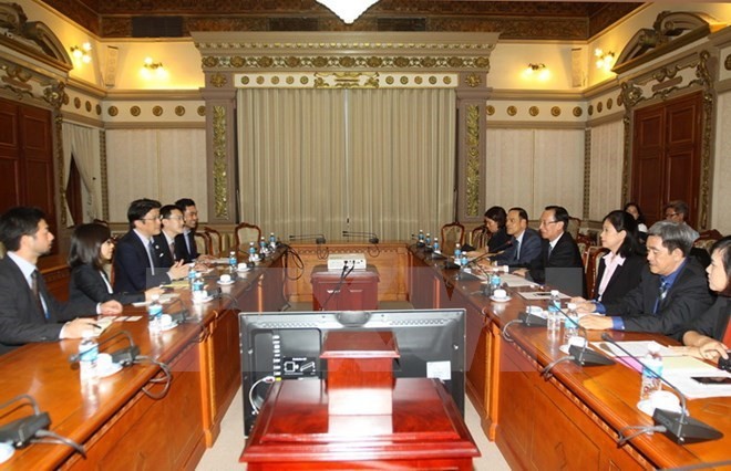 The meeting between Vice Chairman of the Ho Chi Minh City People’s Committee Le Thanh Liem and representatives of Japan’s education group Soshi (Photo: VNA)