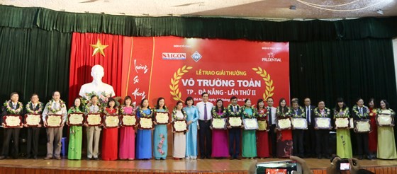 Vo Truong Toan Award honors 20 outstanding teachers in Da Nang. (Photo: Sggp)