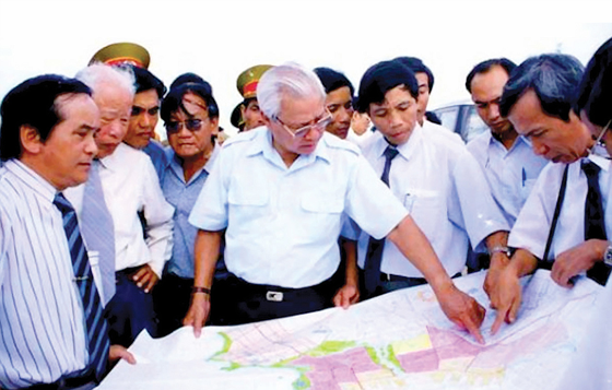 Late PM Vo Van Kiet inspected the construction project of Dung Quat Economic Zone and Van Tuong new urban area in July, 1995.