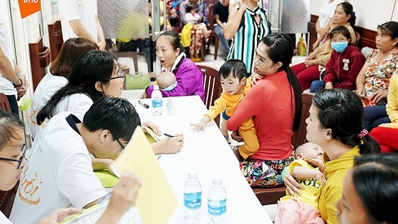 The delegation provides free treatment at the Ho Chi Minh City National Hospital of Odonto-Stomatology. (Photo: Sggp)