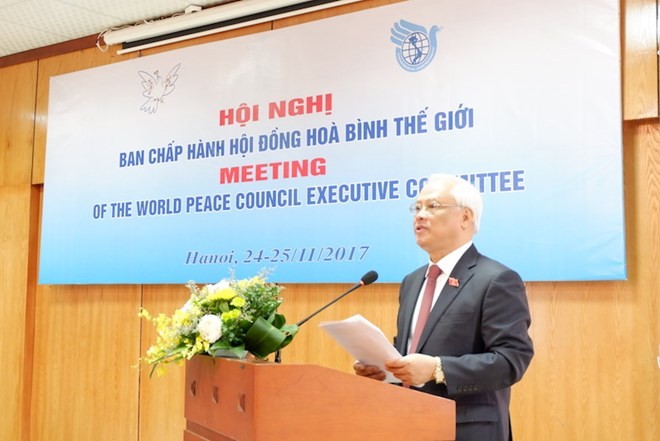 National Assembly Vice Chairman Uong Chu Luu, who is also Chairman of the Vietnam Peace Committee, addresses the meeting (Photo: http://thoidai.com.vn)
