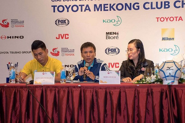 Coach Vo Dinh Tan of Sanna Khanh Hoa speaks at the press conference (Photo: Toyota Mekong Club Championship)