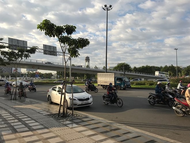 The overpass at the Truong Son Road – Hong Ha Road intersection in Tan Binh district (Photo VNA)