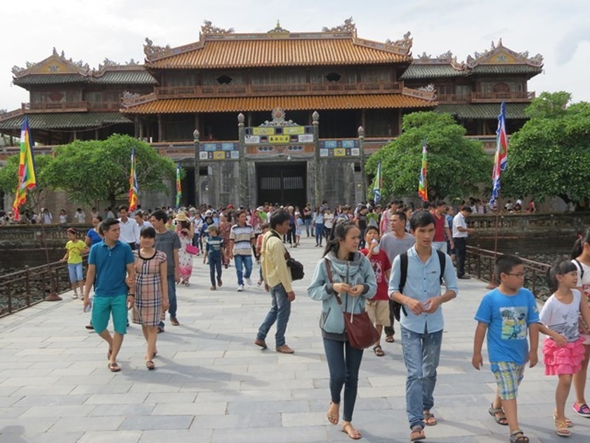 Tourists visit the Complex of Hue Monuments  (Photo: Sggp)