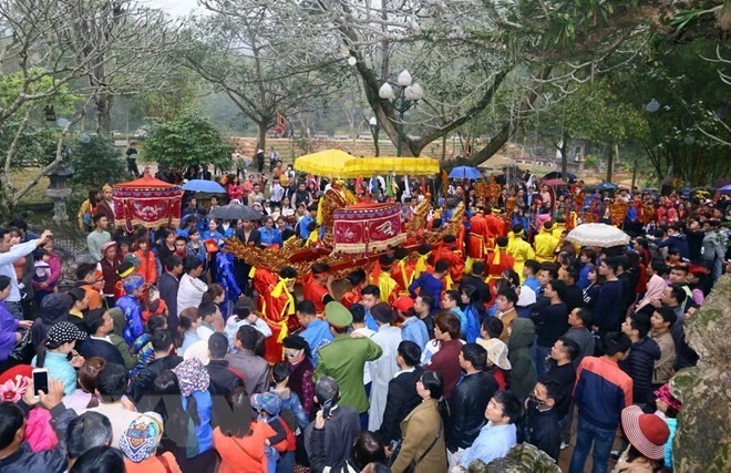 A procession at Giong Festival of Soc Temple in Soc Son district, Hanoi (Photo: VNA)