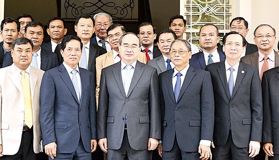 Secretary of the Ho Chi Minh City's Party Committee Nguyen Thien Nhan and the high level delegation from Phnom Penh