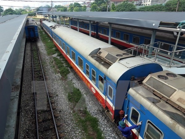 Vietnam is considering building a new higher speed rail route connecting Hanoi to the northern border with China to boost two-way trade (Photo: hanoimoi.vn)
