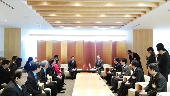 Chairman of Ho Chi Minh City People’s Committee Nguyen Thanh Phong meets governor of Nagano Prefecture Shuichi Abe.  (Photo: Sggp)
