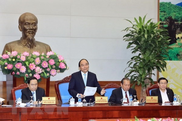 Prime Minister Nguyen Xuan Phuc speaks at the meeting on April 17 to review the coordination between the Government and the presidium of the Vietnam Fatherland Front (Photo: VNA)
