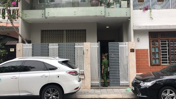 Police raid Van Huu Chien’s home in Danang city. (Photo: Sggp)