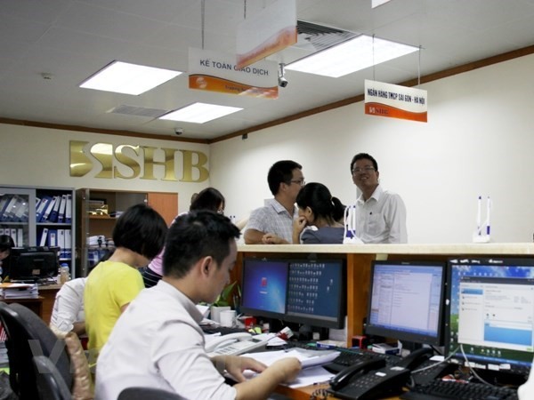 Vietnamese shares declined on April 18 as selling pressure hit many large-cap stocks (Photo: VNA)
