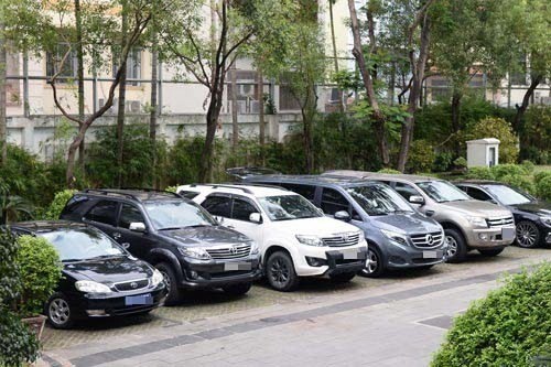 HCM City's pilot public vehicle rental which took effect on May 1 is expected to save more than 100 million VND (4,400 USD) per month for the State budget. — (Photo: nld.com.vn)