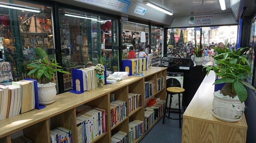 The book bus in the book street will also provide readers European literature books.  (Photo: Sggp)