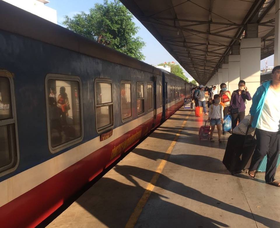 Passengers under preferential treatment policy will receive 30-90 percent discounts on train tickets.  (Photo: KK)