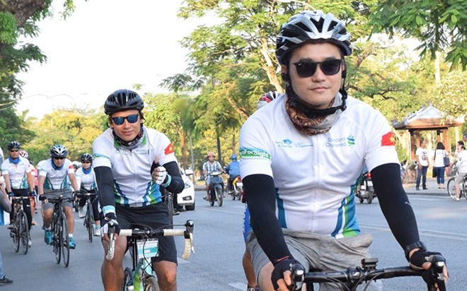 The Standard Chartered Bank (Vietnam) Limited has raised more than 74,000 USD from the “Cycling for tomorrow light” programme for its eye care programme. (Source: doanhnhansaigon.vn)