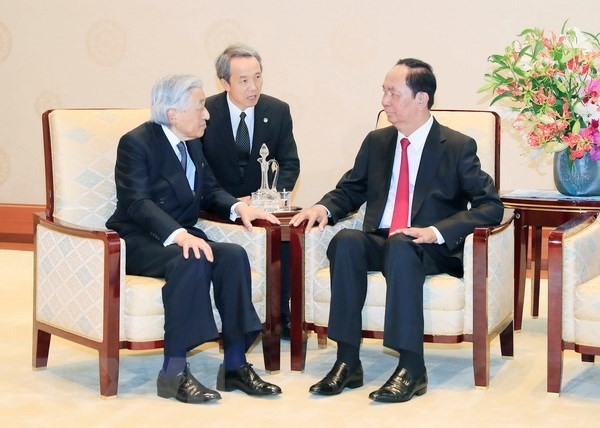 President Tran Dai Quang meets with Japanese Emperor Akihito on May 30 (Photo: VNA)