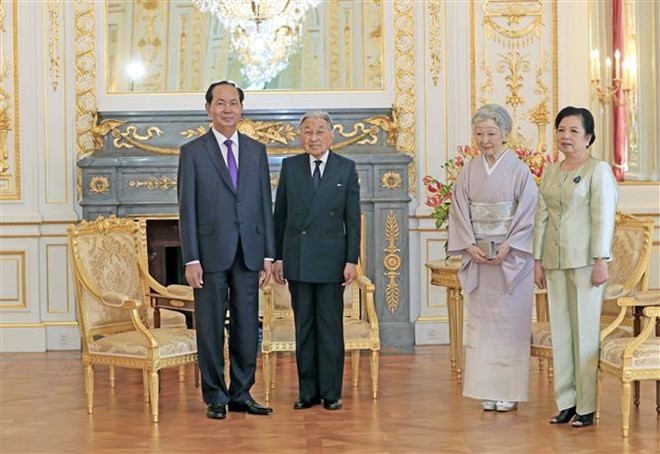 Before leaving Tokyo, President Tran Dai Quang and his spouse had a warm farewell meeting with the Emperor and Empress.(Photo: VNA)