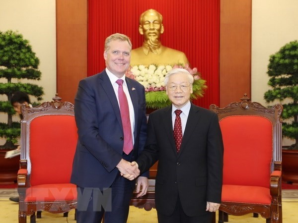 General Secretary of the Communist Party of Vietnam (CPV) Central Committee Nguyen Phu Trong (right) and Speaker of the Australian House of Representatives Tony Smith. (Source: VNA)