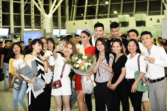 Miss Global 2017 Barbara Vitorelli arrives in Hanoi