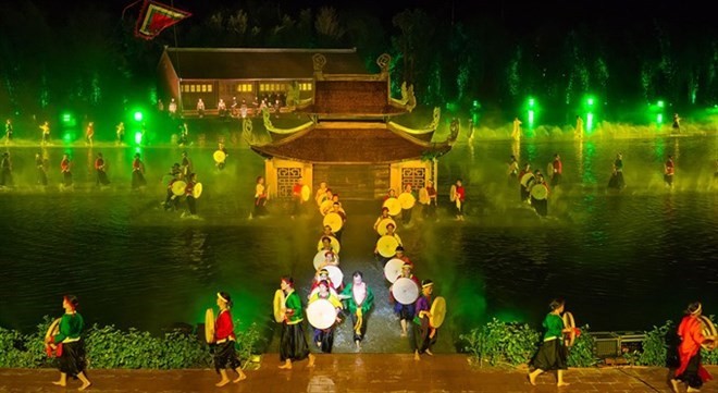 The live entertainment show “Tinh hoa Bac Bo” (The Quintessence of Tonkin) has received two entries in the Vietnam Guinness Book of Records (Photo: vgottravel.com.vn)