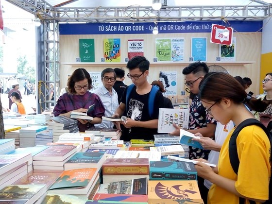 The annual event attracts a large number of readers. (Photo: Sggp)