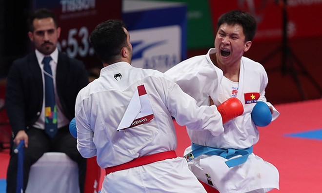 Karate athlete Nguyen Minh Phung (right). (Photo: vnexpress.net)
