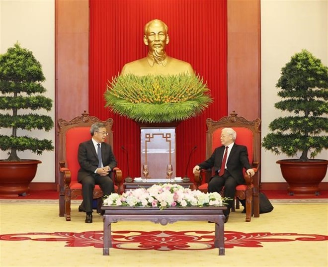 General Secretary of the Communist Party of Vietnam Central Committee Nguyen Phu Trong (R) receives Hu Chunhua, member of the Politburo of the Communist Party of China (CPC) and Chinese Vice Premier in Hanoi on September 12 (Photo: VNA)