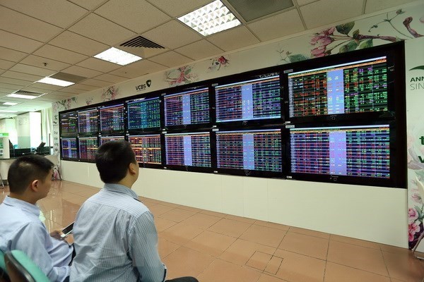 Vietnamese shares ended in negative territory on October 1. (Photo: VNA)