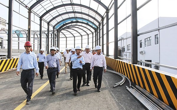 Officials visit the waste-to-energy plant in Can Tho on October 15 (Photo: baocantho.com.vn)