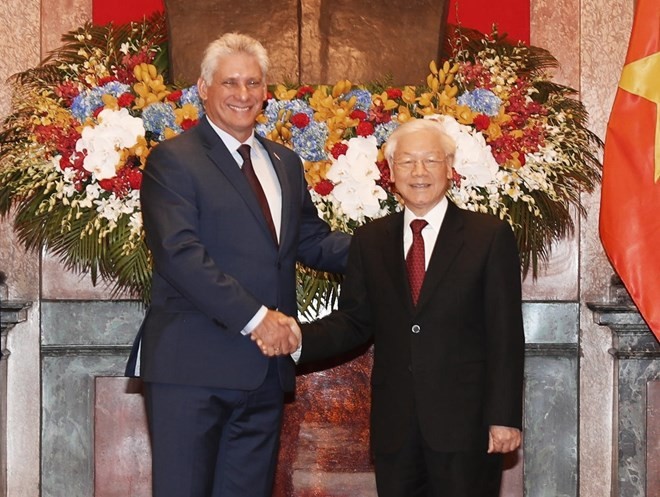 Party General Secretary and President Nguyen Phu Trong (R) and President of the Council of State and Council of Ministers of Cuba Miguel Mario Diaz-Canel Bermudez (Photo: VNA)