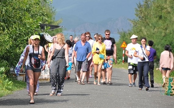 Int’l tourist arrivals to VN increase 21.3 percent in 11 months