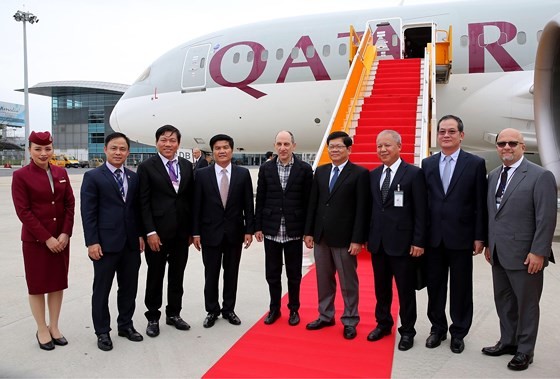 Qatar Airways' first direct flight arrives in Da Nang city.