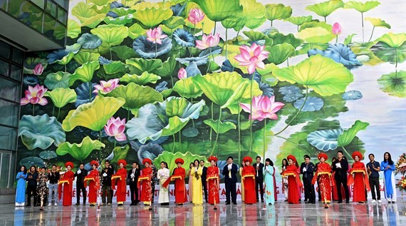 Two giant mural paintings inaugurated at Noi Bai int’l airport